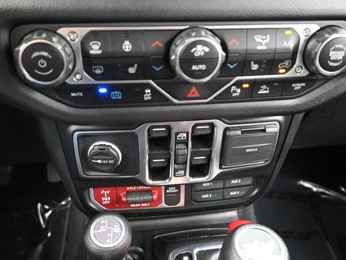 Used 2024 Jeep Wrangler Unlimited image 25