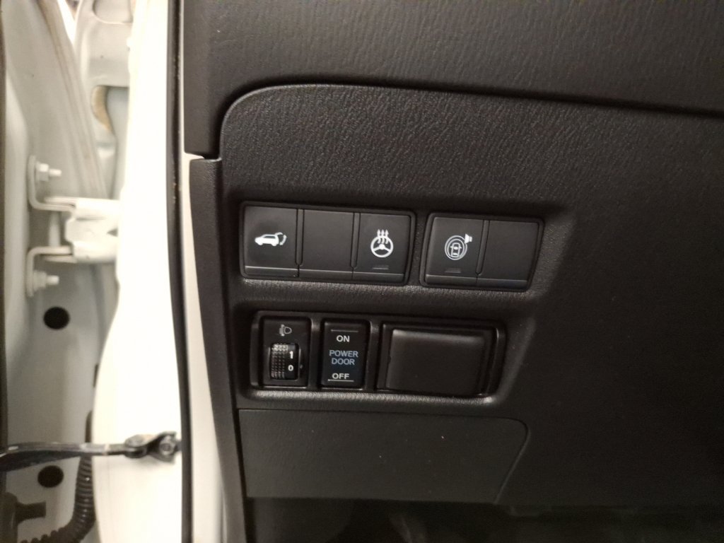 Used 2018 Nissan Armada Platinum w/ Captain Seat Package RWD image 18