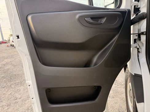 Used 2022 Mercedes-Benz Sprinter 2500 image 12