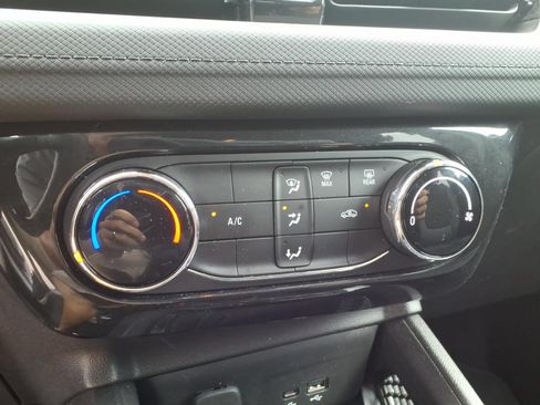 Used 2025 Chevrolet TrailBlazer LT AWD/4WD image 17