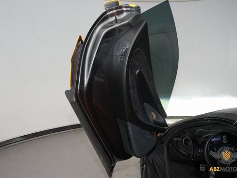 Used 2018 McLaren 570S Spider image 10