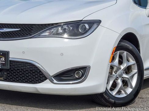 Used 2019 Chrysler Pacifica Touring-L w/ Advanced Safetytec Group image 3