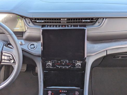 Used 2023 Jeep Grand Cherokee Overland image 17