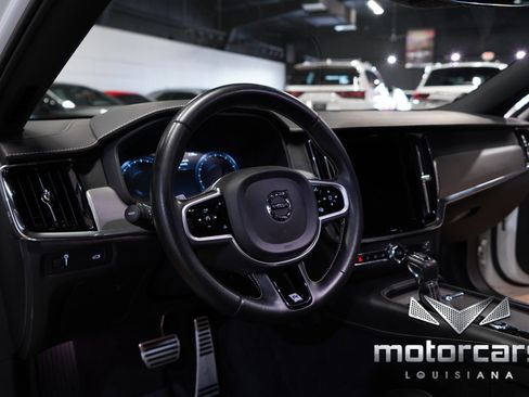 Used 2019 Volvo V90 T5 R-Design image 25