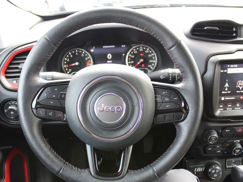 Used 2022 Jeep Renegade Trailhawk image 16