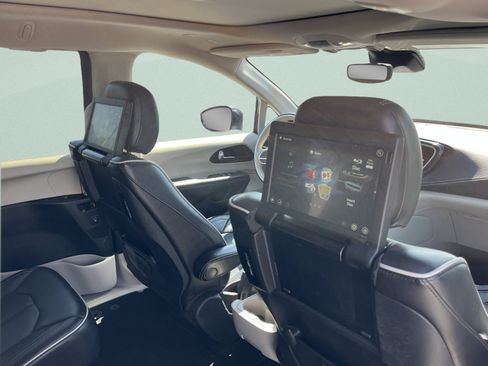 Used 2021 Chrysler Pacifica Limited w/ Uconnect Theater Family Group AWD/4WD image 32