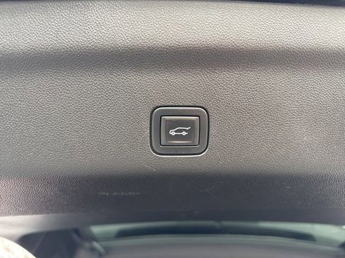 Used 2021 Chevrolet Tahoe Z71 w/ Z71 Signature Package image 14