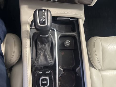 Used 2016 Volvo XC90 T6 Momentum image 30