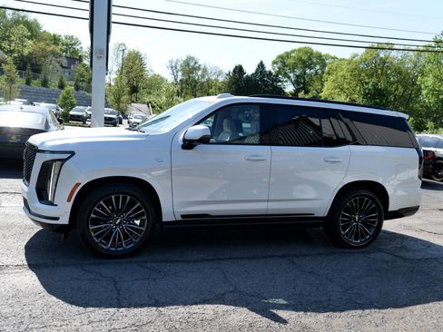 Used 2025 Cadillac Escalade Sport Platinum w/ LPO, Floor Liner Package image 9