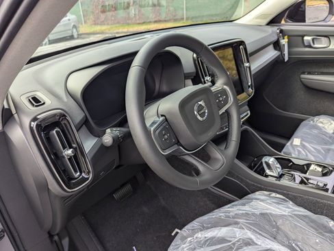 New 2026 Volvo XC40 B5 Plus w/ Protection Package Premier image 7