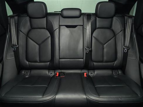 Certified 2025 Porsche Macan image 29