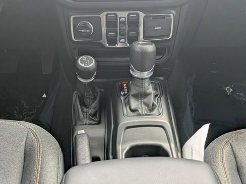 New 2025 Jeep Gladiator Sport image 17