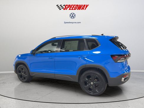 Used 2025 Volkswagen Taos SEL AWD/4WD image 9