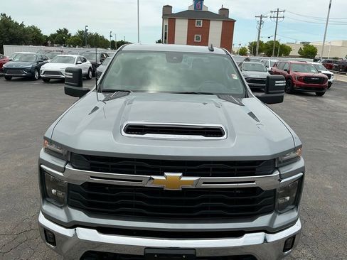 Used 2025 Chevrolet Silverado 2500 LT w/ Convenience Package AWD/4WD image 3