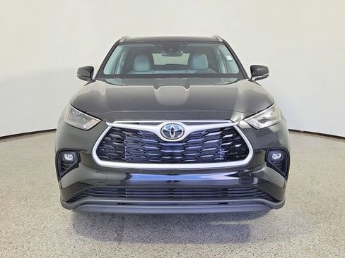 Used 2026 Toyota Highlander XLE AWD/4WD image 3