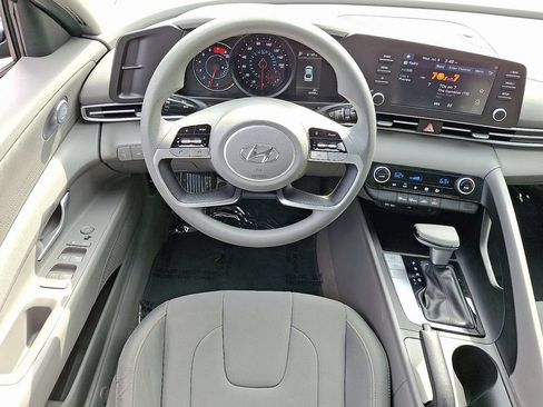 Used 2023 Hyundai Elantra SEL FWD image 11