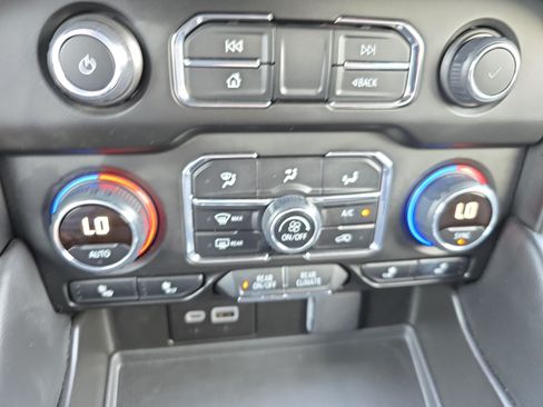 Used 2024 Chevrolet Tahoe RST w/ Luxury Package AWD/4WD image 19