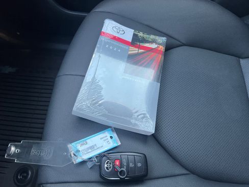 Used 2024 Toyota Grand Highlander XLE image 10