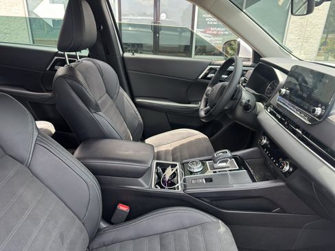 Used 2023 Mitsubishi Outlander SE AWD/4WD image 11