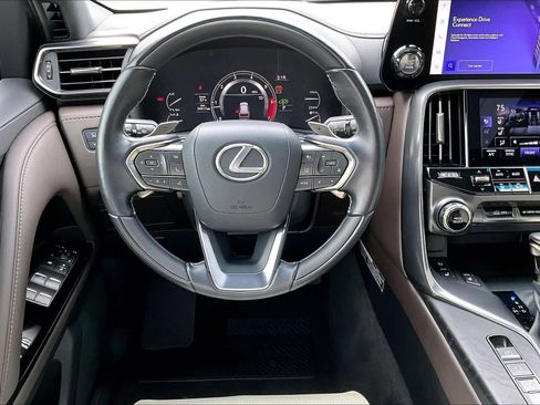 Used 2024 Lexus LX 600 4WD w/ Luxury Package image 7