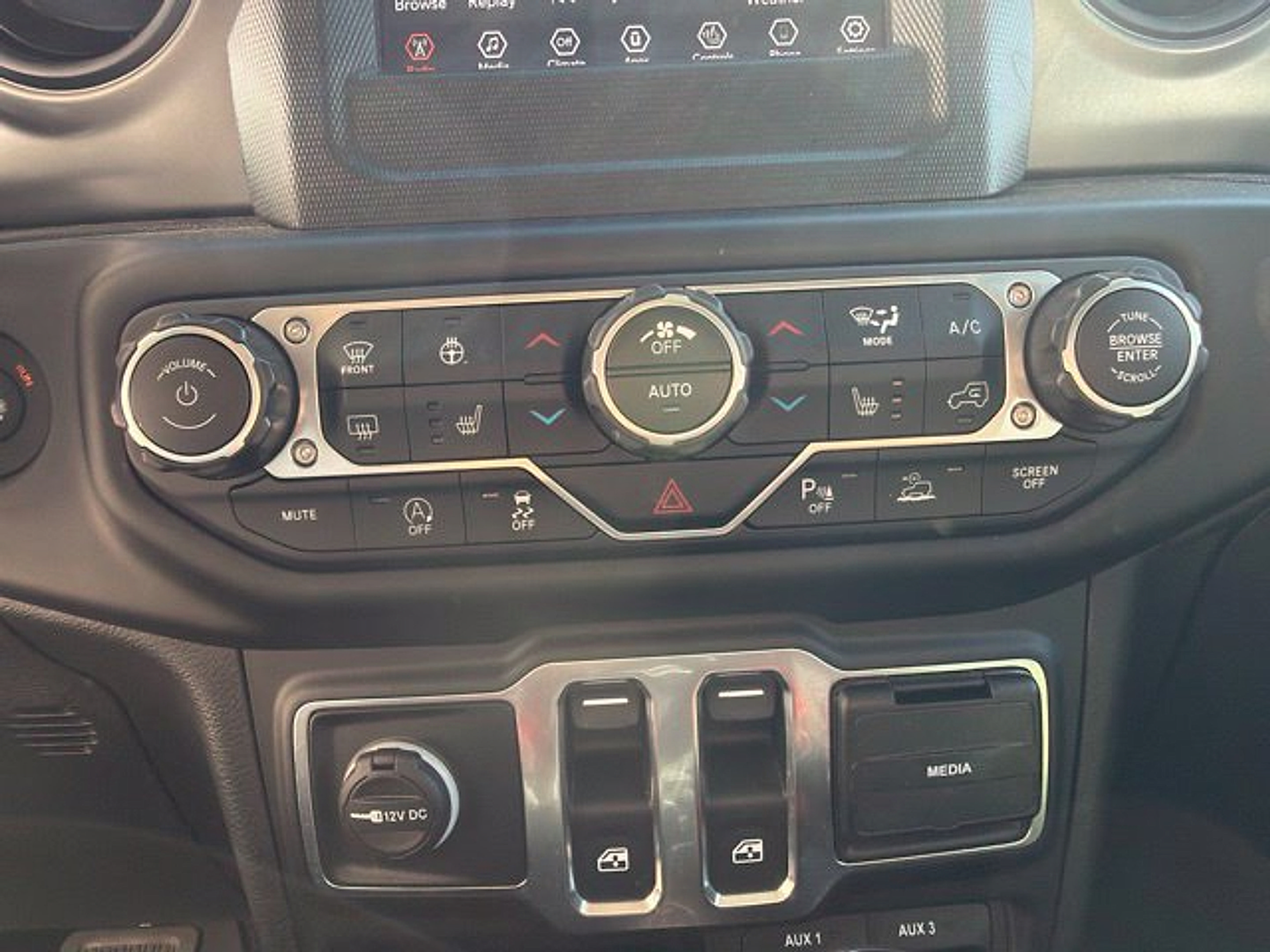 Certified 2022 Jeep Wrangler Sport AWD/4WD image 18