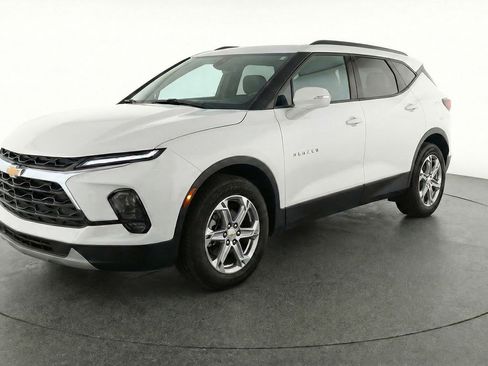 Used 2025 Chevrolet Blazer LT FWD image 3
