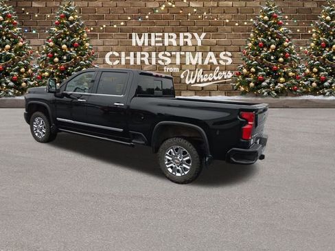 Used 2024 Chevrolet Silverado 3500 High Country w/ High Country Premium Package image 3