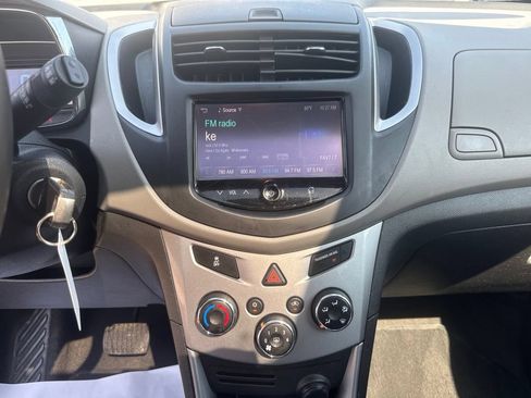 Used 2016 Chevrolet Trax LT w/ LT Sun and Sound Package AWD/4WD image 16