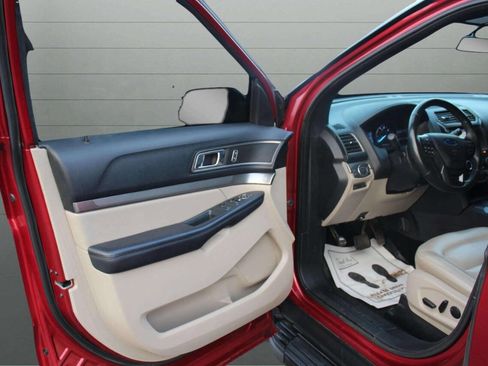 Used 2019 Ford Explorer XLT w/ Equipment Group 202A image 10