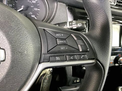 Used 2018 Nissan Rogue S FWD image 24