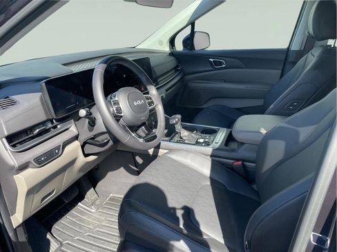 Used 2026 Kia Carnival EX FWD image 12