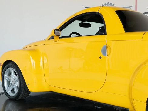 Used 2006 Chevrolet SSR w/ Preferred Equipment Group RWD image 34