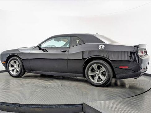 Used 2019 Dodge Challenger SXT image 6