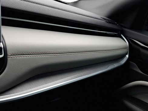 Used 2025 Jeep Compass Limited image 32