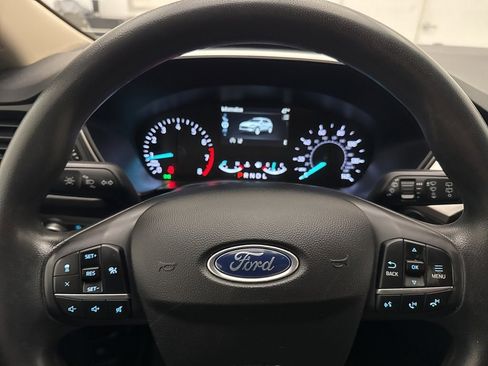 Used 2020 Ford Escape SE image 18