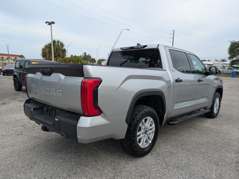 Used 2022 Toyota Tundra SR5 w/ SR5 Convenience Package AWD/4WD image 4