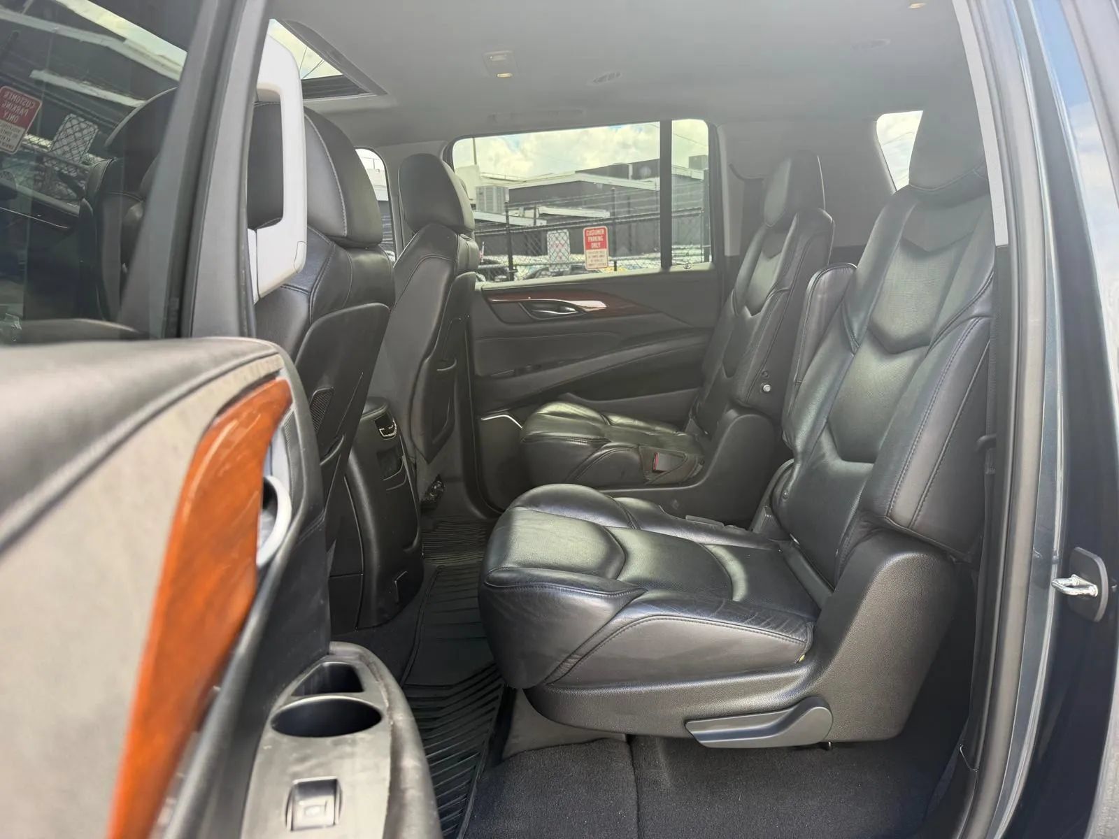 Used 2019 Cadillac Escalade ESV Luxury AWD/4WD image 38