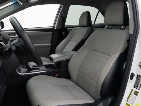 Used 2017 Toyota Camry SE FWD image 14