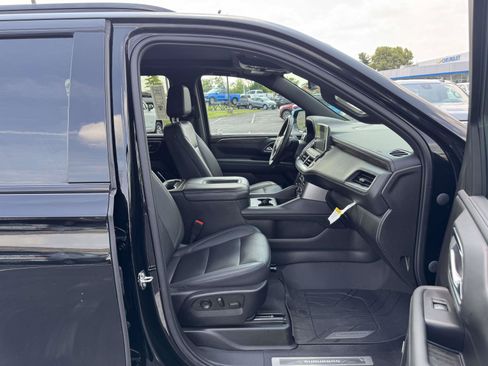 Used 2023 Chevrolet Suburban Z71 w/ Z71 Off-Road Package AWD/4WD image 15