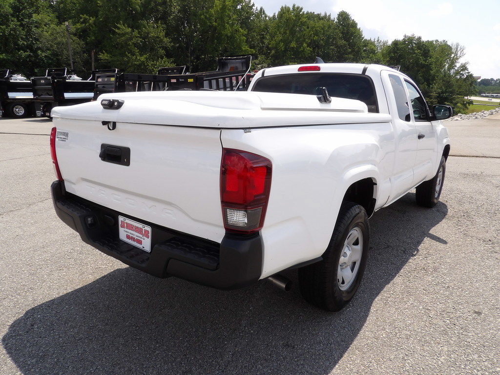 Used 2020 Toyota Tacoma SR RWD image 7