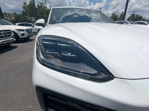Used 2026 Porsche Cayenne AWD/4WD image 17