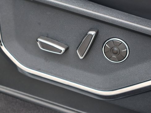 New 2025 Ford F150 Platinum w/ Equipment Group 702A High image 36