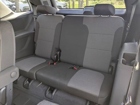 Used 2020 Chevrolet Traverse LT FWD image 17