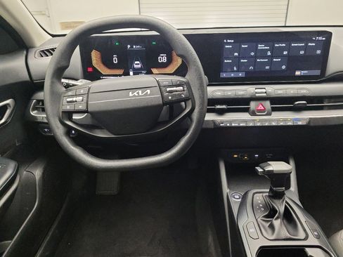 Used 2025 Kia K4 FWD image 22