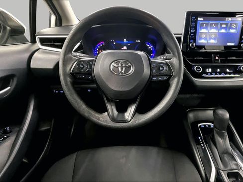 Used 2021 Toyota Corolla LE FWD image 5