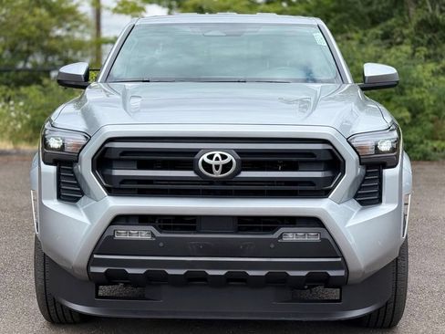 Certified 2025 Toyota Tacoma SR5 AWD/4WD image 8