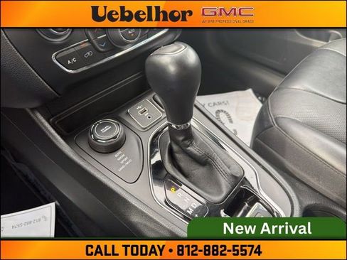 Used 2023 Jeep Cherokee Altitude Lux AWD/4WD image 30