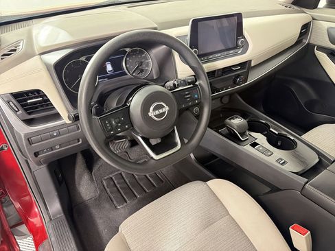 Used 2023 Nissan Rogue SV image 4