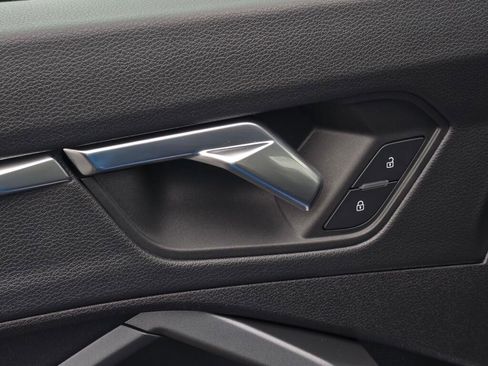 Used 2019 Audi Q3 2.0T Premium Plus w/ Premium Plus Package image 38