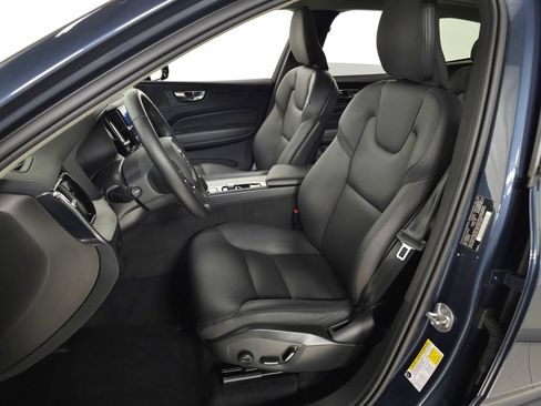 Certified 2025 Volvo XC60 B5 Plus AWD/4WD image 19